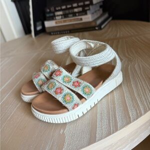 Mia|Baby girl, toddler off white Embroidered floral sandals in boho style•••8